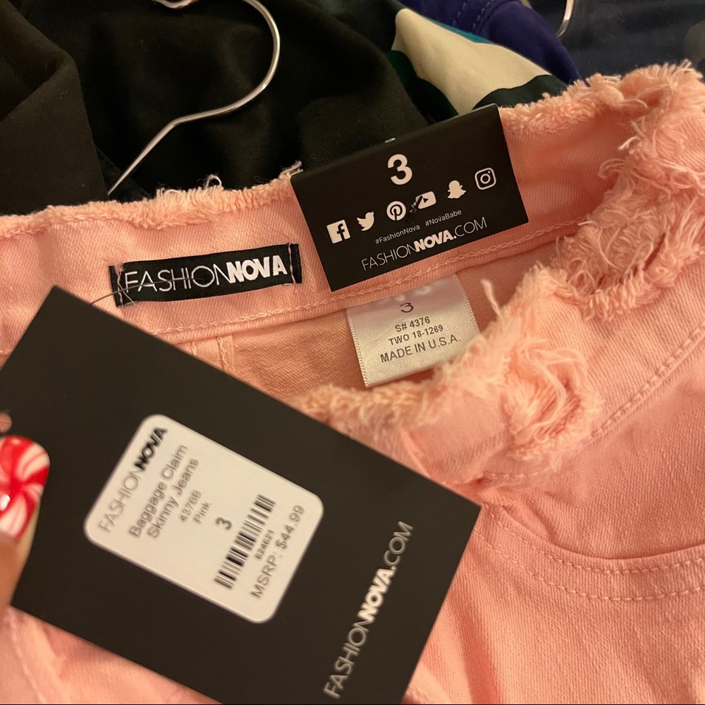 Fashion Nova BRAND NEW pink ripped jeans